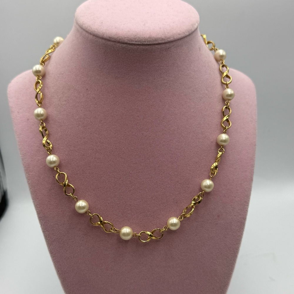 Elegant vintage Napier faux pearl Gold tone Necklace